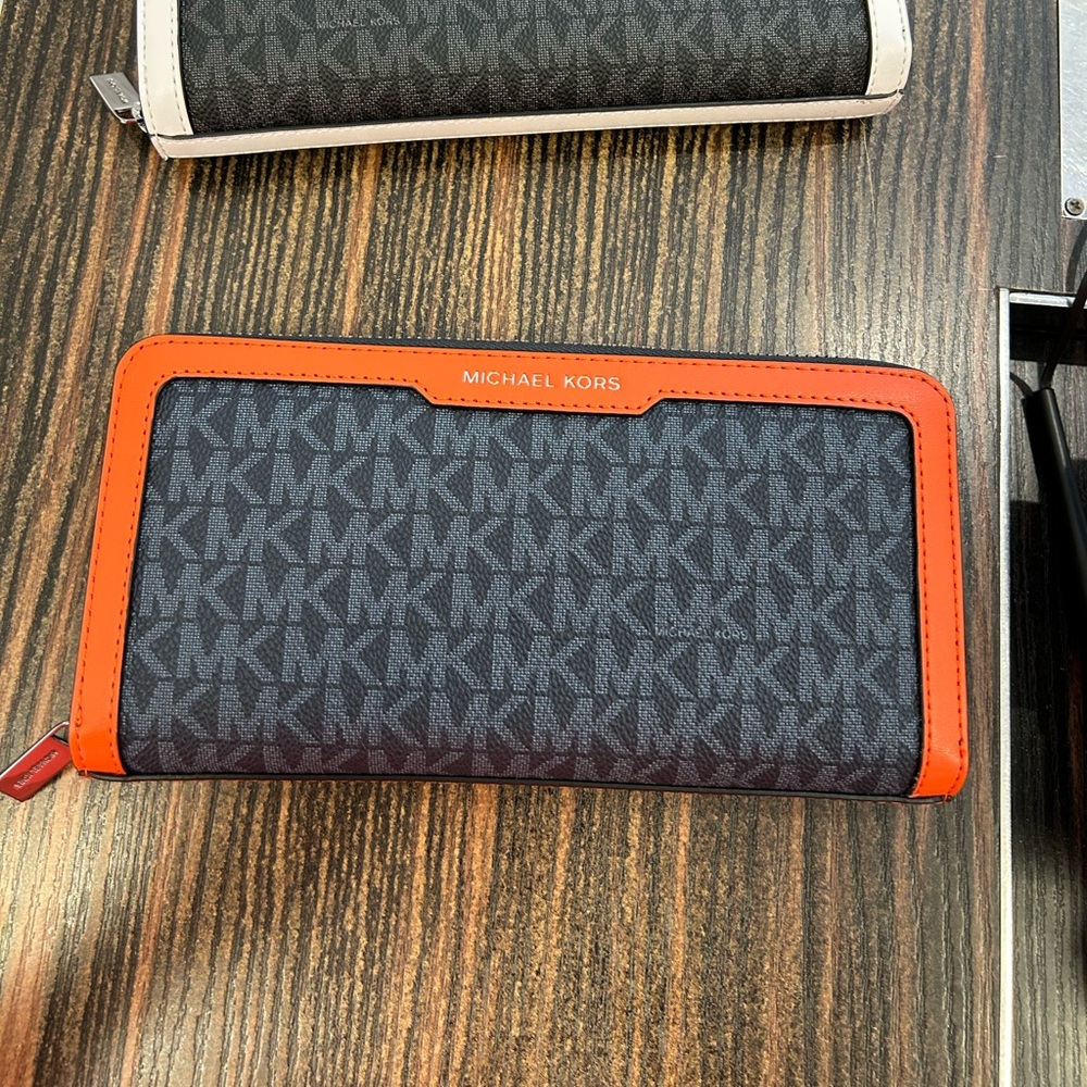 Michael Kors Cooper Tech Zip Around NWT blue orange men wallet signature logo - Picture 1 of 9